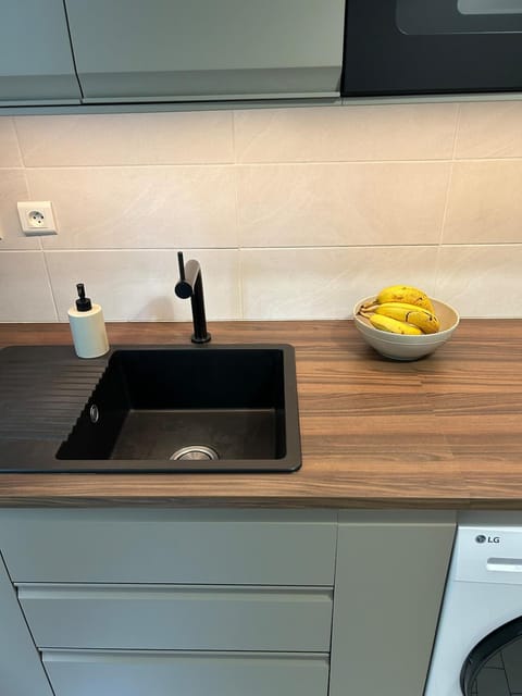 Quiet apartment Levallois 10 minutes from Saint Lazare Apartment in Levallois-Perret