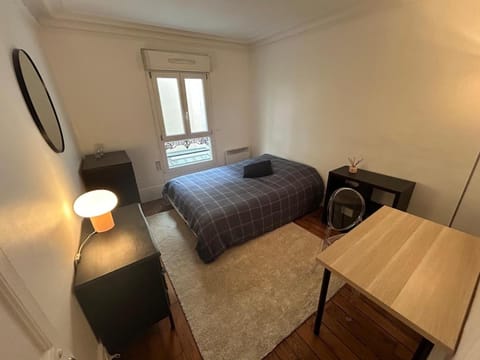 Quiet apartment Levallois 10 minutes from Saint Lazare Apartment in Levallois-Perret