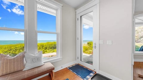 South Haven Luxury Lakefront - Panoramic Lake Views House in South Haven