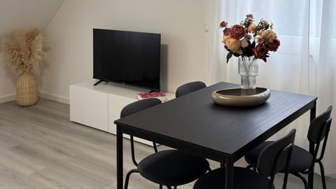 TV and multimedia, Dining area