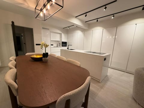 Kitchen or kitchenette, Living room, Seating area, Dining area, dishwasher