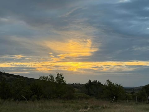 CZ Romantic Medicine Park Coastal Escape w HotTub House in Medicine Park