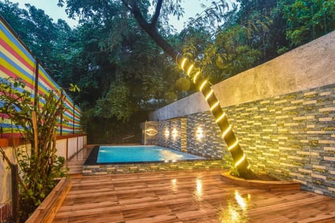 Patio, Day, Natural landscape, Garden, Garden view, Pool view, Swimming pool, sunbed