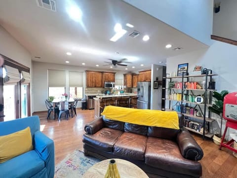 Mountain Top Medicine Pk Cabin Hot tub Sleeps 6 Cabin in Medicine Park