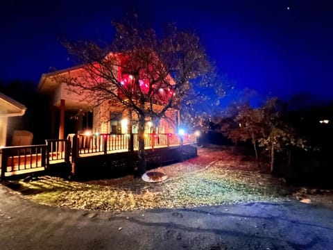 Mountain Top Medicine Pk Cabin Hot tub Sleeps 6 Cabin in Medicine Park