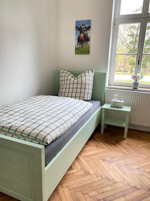 Bed, Living room, Photo of the whole room, Bedroom