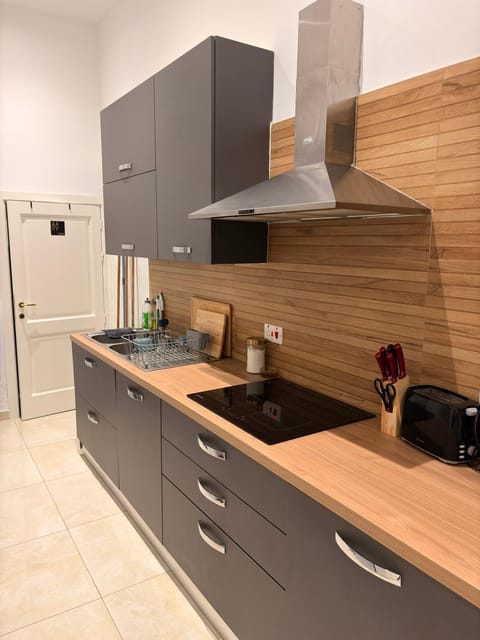 Kitchen or kitchenette, Communal kitchen