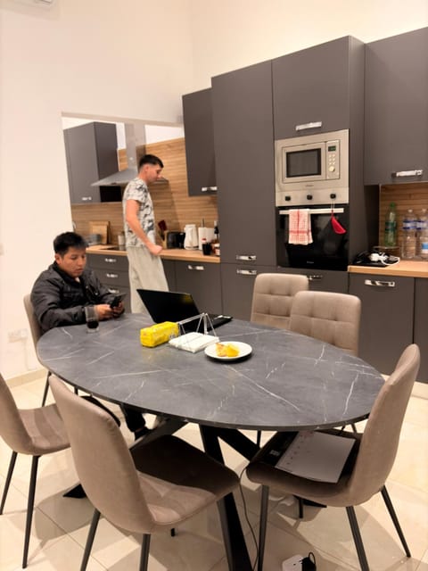 Kitchen or kitchenette, Dining area, Communal kitchen