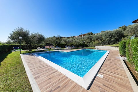 Swimming pool, sunbed