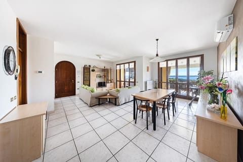 Communal lounge/ TV room, Living room, Dining area