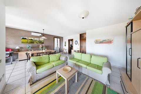 Communal lounge/ TV room, Living room, Dining area