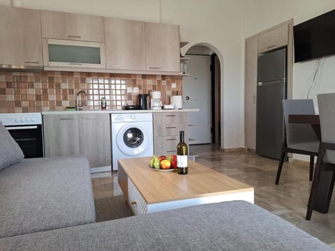 TV and multimedia, Kitchen or kitchenette, Living room, Dining area