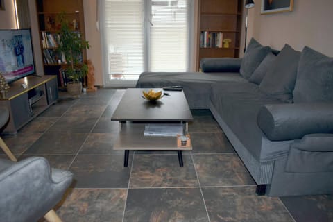 Communal lounge/ TV room, TV and multimedia, Living room