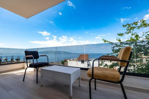 Day, View (from property/room), Balcony/Terrace, Seating area, Sea view