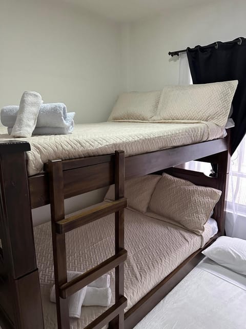 Bedroom, bunk bed