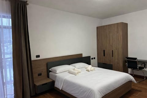 Bed, Photo of the whole room, towels