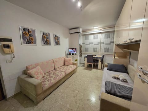 Bed, TV and multimedia, Living room, Seating area, Bedroom