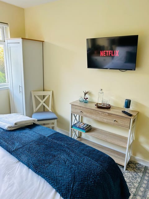 Four Seasons-Ground floor room, private bathroom,loft living area & continental breakfast Vacation rental in Pitlochry