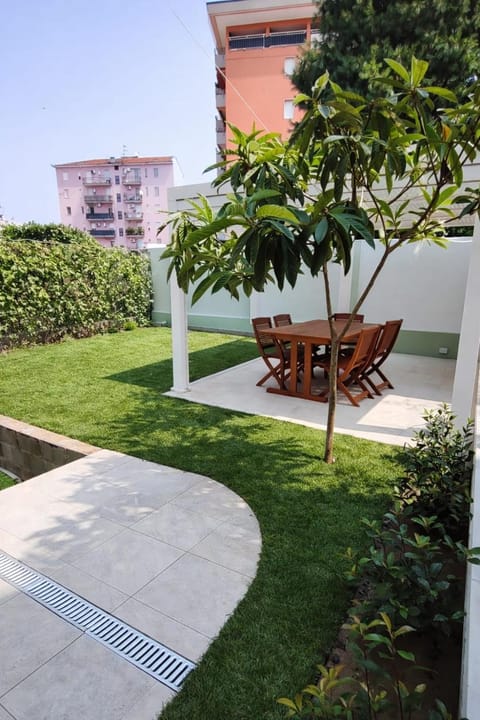 Patio, Garden, Garden view