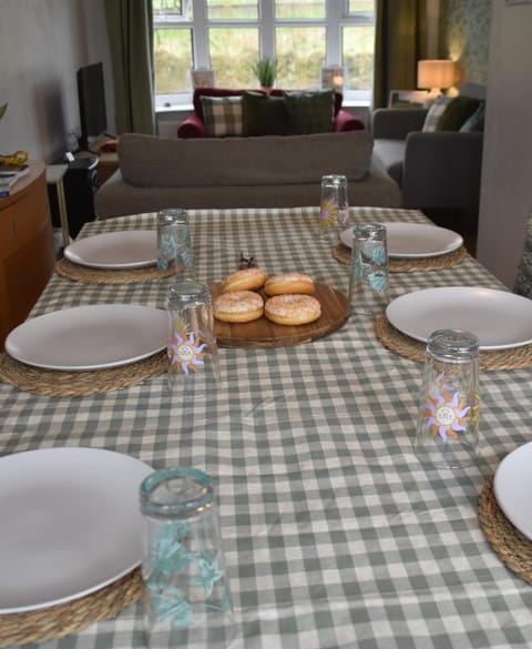 Property building, Dining area, Garden view, Garden view