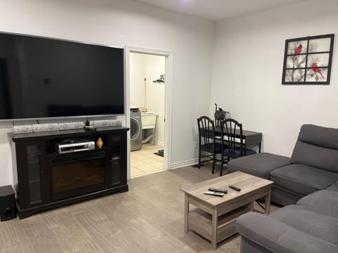Communal lounge/ TV room, TV and multimedia, Living room, washing machine