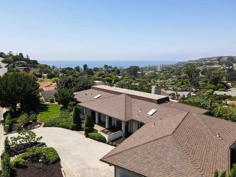 Spacious 4BD, La Jolla, Ocean Views, Jacuzzi Villa in La Jolla