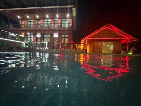 Night, Pool view