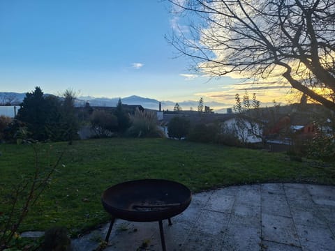 ruhige Zimmer in Privathaushalt, vegetarisch Vacation rental in Zug, Switzerland