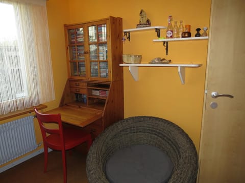 ruhige Zimmer in Privathaushalt, vegetarisch Vacation rental in Zug, Switzerland