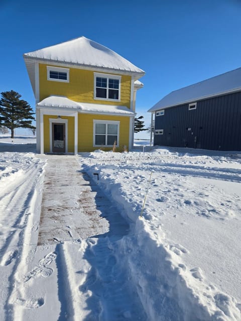 Property building, Day, Winter
