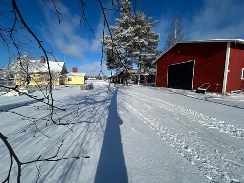 Maalaistalo, pienessä kylässä, Vakkilassa House in Finland