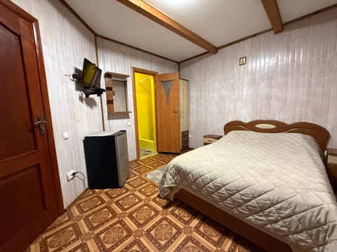 Bed, TV and multimedia, Bedroom, wardrobe