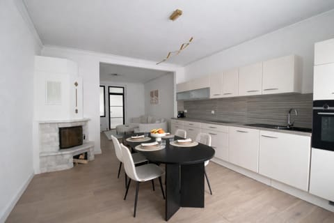 Dining area, kitchen