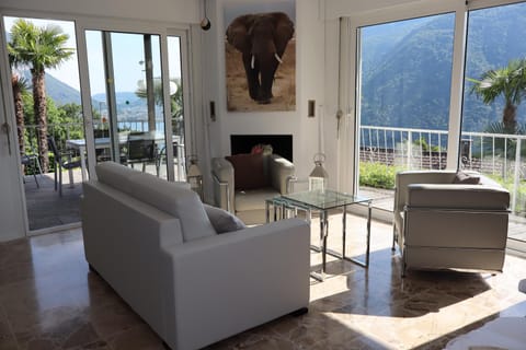 Natural landscape, View (from property/room), Balcony/Terrace, Living room, Seating area, Dining area, Mountain view
