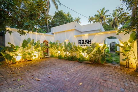 Facade/entrance, Parking