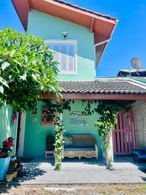 Facade/entrance, Garden view