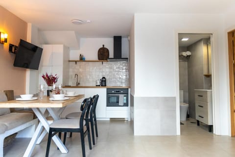 TV and multimedia, Kitchen or kitchenette, Dining area, oven