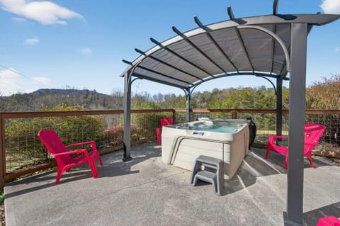 Spacious Home with Hot Tub Game Room Fire Pit Fun-Family Friendly House in Sevierville