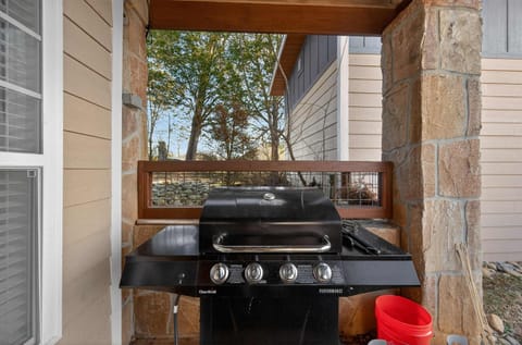 Spacious Home with Hot Tub Game Room Fire Pit Fun-Family Friendly House in Sevierville