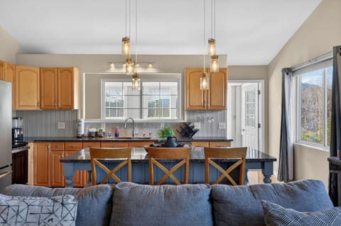 Spacious Home with Hot Tub Game Room Fire Pit Fun-Family Friendly House in Sevierville