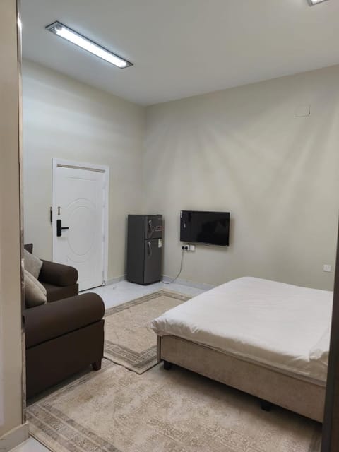 Bed, TV and multimedia, Bedroom