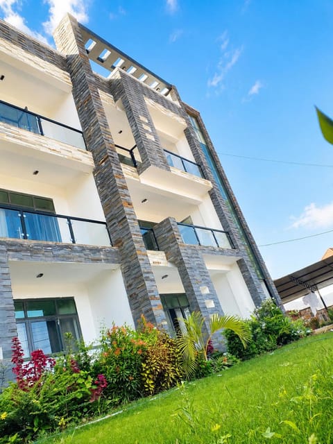 Property building, Spring, Day, Garden, Garden view