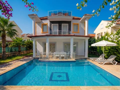 Property building, Patio, Day, Garden, Pool view
