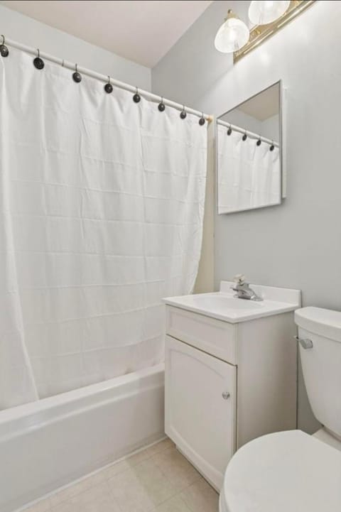 Habitación Confortable - Baño Compartido Vacation rental in Falcon Heights