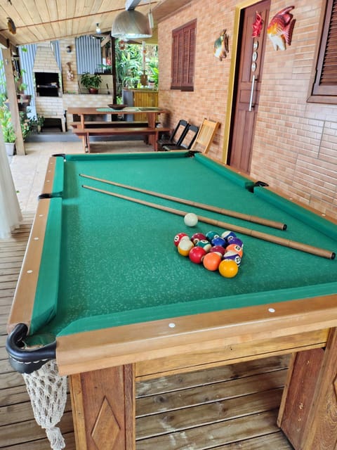 Billiard, Game Room