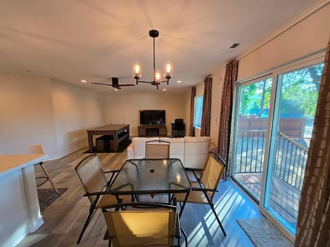 Lakefront Retreat • Private Yard + Fireplace House in Clearlake Oaks