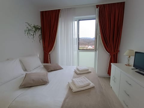 Bed, Natural landscape, Bedroom, towels