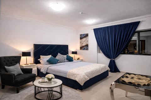 Panoramic Sea & Skyline View Private Room Bed and Breakfast in Al Sharjah