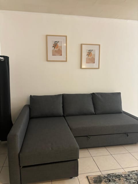 Modern 1BR and Sofa Bed Near Airport Apartment in Brussels