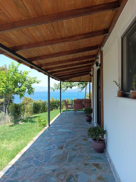 Thalantheia House House in Euboea